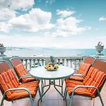 Apartment Villa Regaly With Sea View And Free Parking